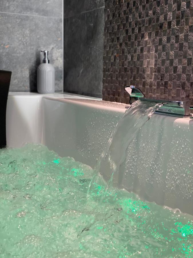 Apartament Bialy Z Jacuzzi Krasków Eksteriør bilde