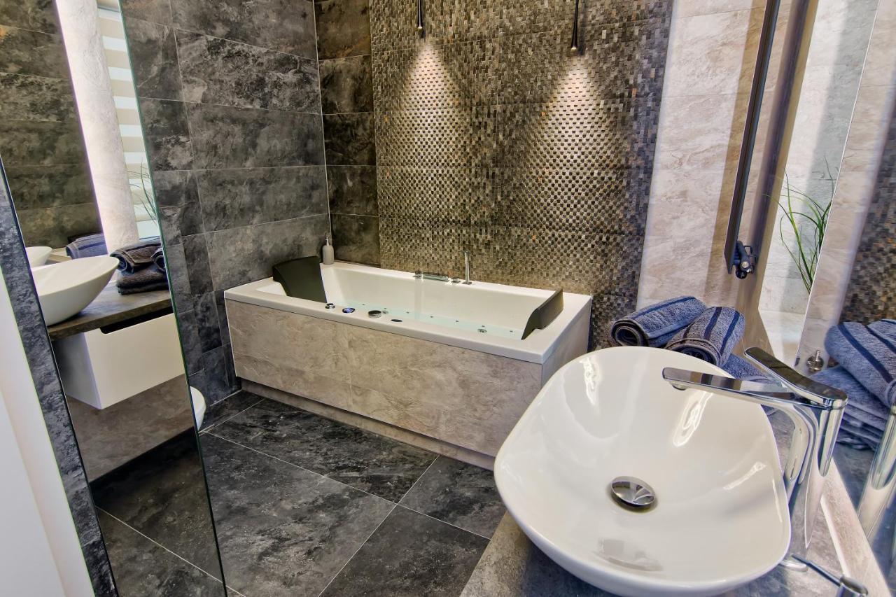 Apartament Bialy Z Jacuzzi Krasków Eksteriør bilde