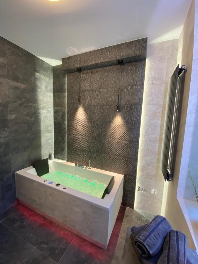Apartament Bialy Z Jacuzzi Krasków Eksteriør bilde